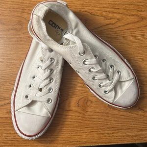 Converse white 7.5 men’s, barely worn.
